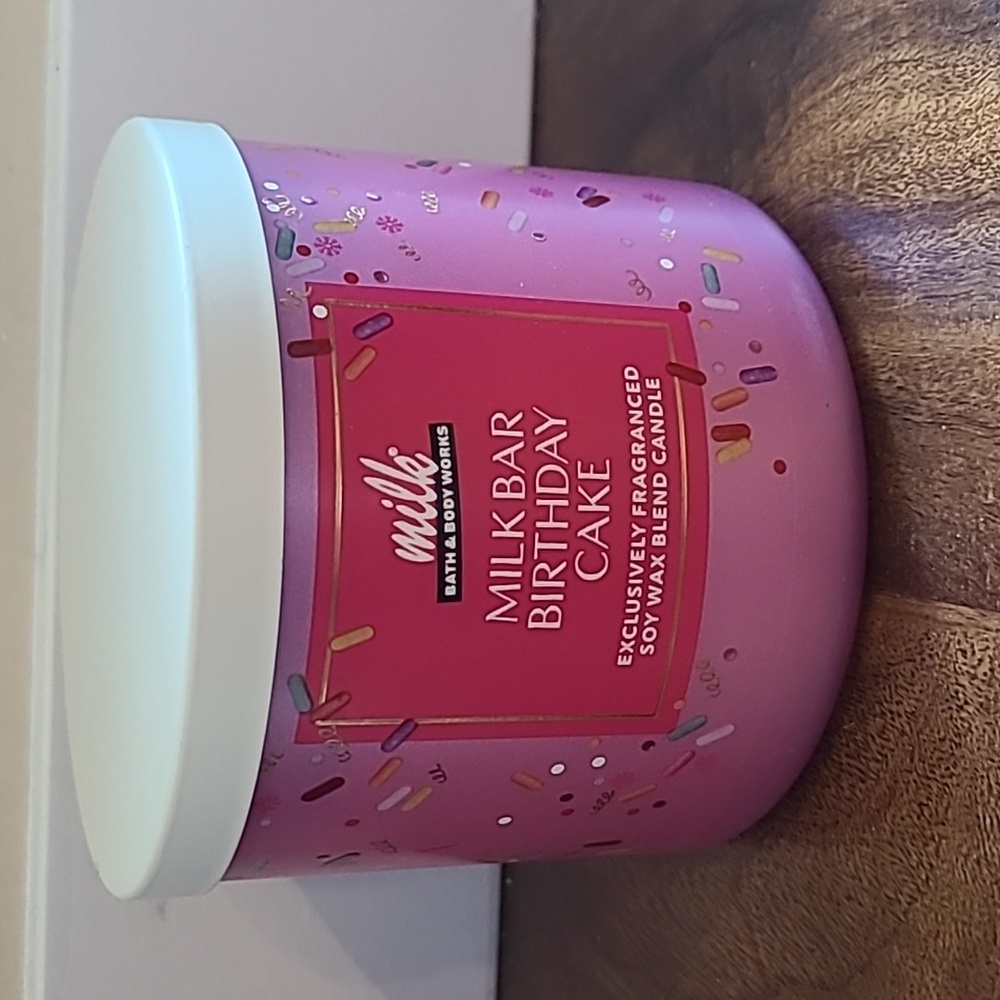 MILK BAR BIRTHDAY CAKE 3 Wick Candle B&BW + Milk Bar